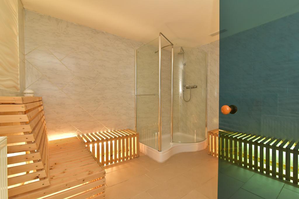 Hotel-Gasthof Zur Krone Saalburg Luaran gambar